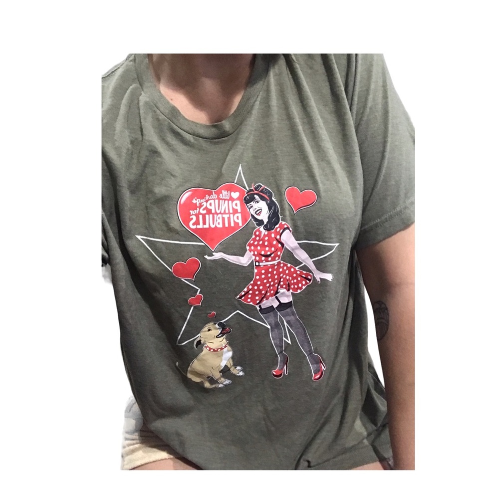 Little darlings pinups and pit bulls green graphic T-shirt •